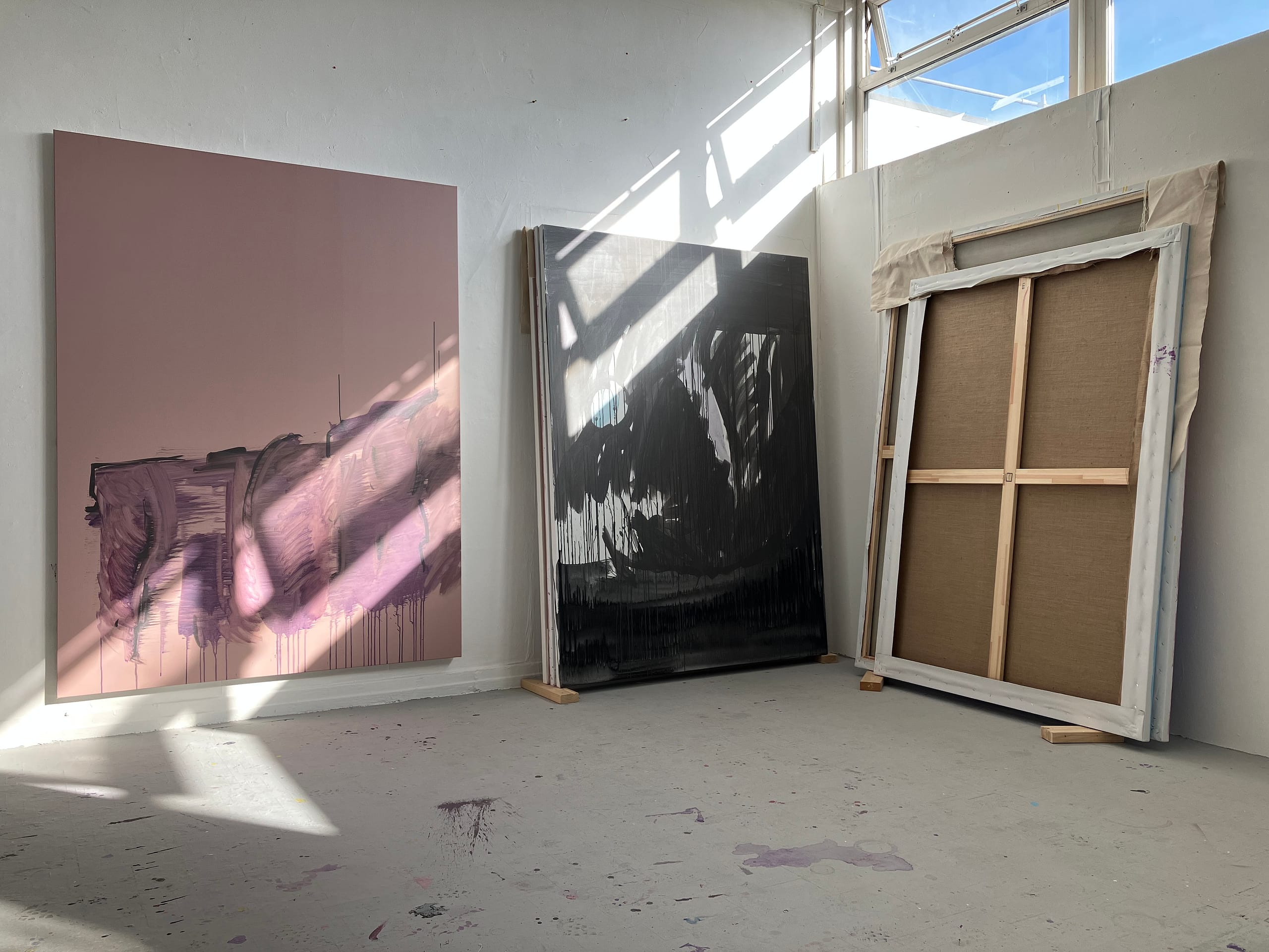 A series of paintings on canvas by Painter Daniel Pettitt photographed in his artists studio in London © Daniel Pettitt
